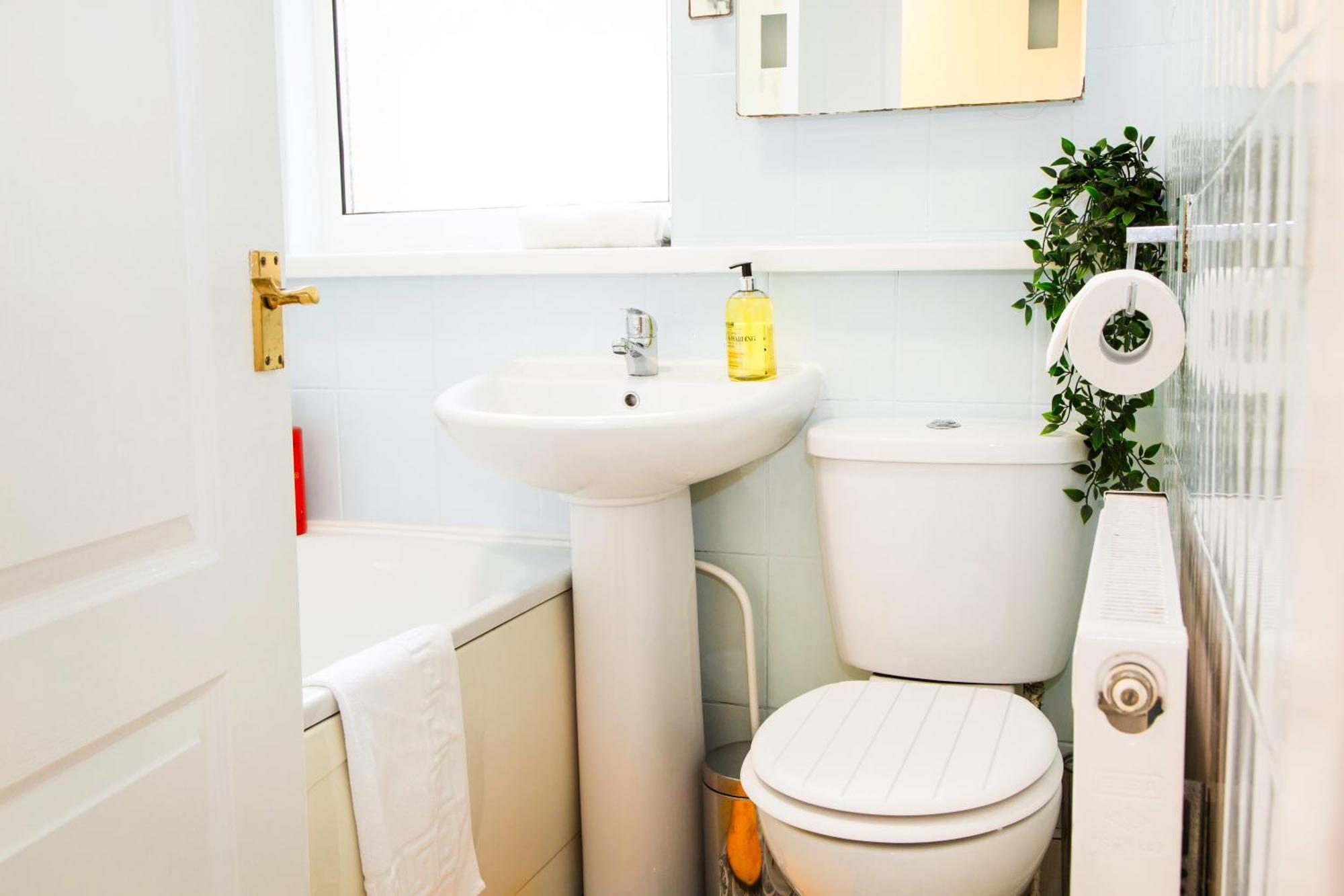 Newly Launched 3 Bedroom House With Free Parking Litherland エクステリア 写真