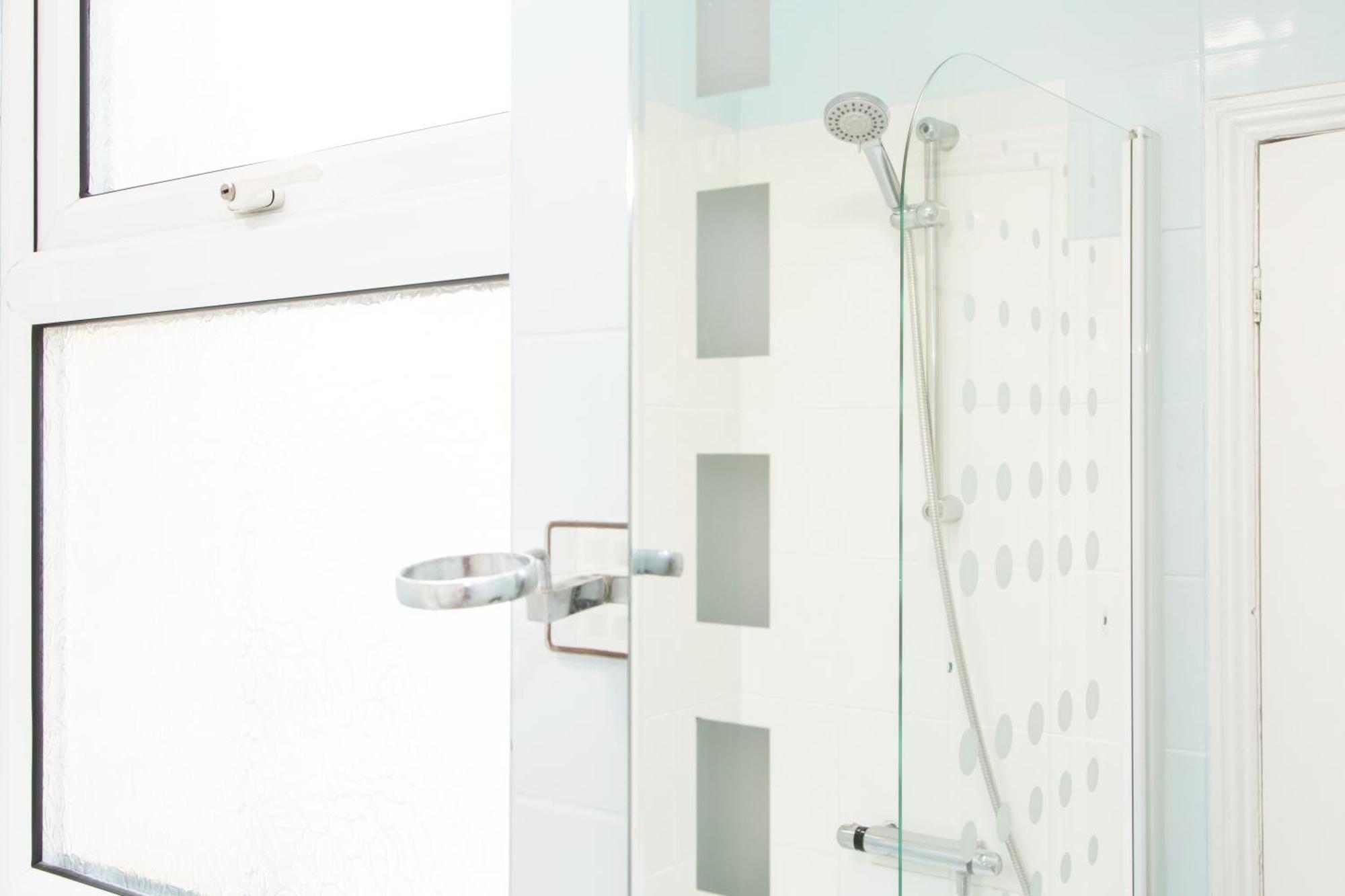 Newly Launched 3 Bedroom House With Free Parking Litherland エクステリア 写真