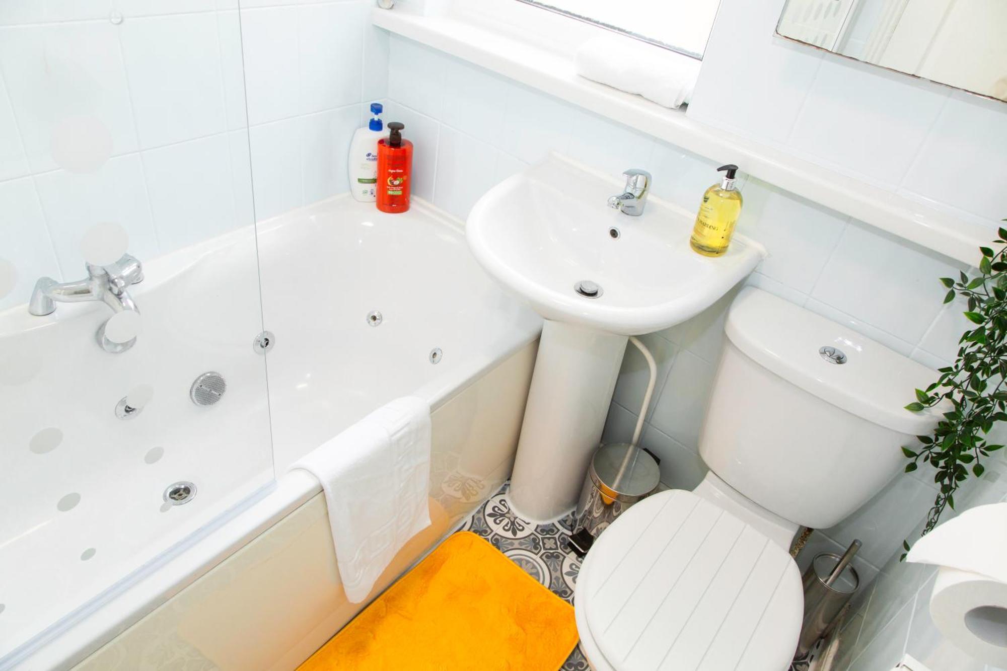 Newly Launched 3 Bedroom House With Free Parking Litherland エクステリア 写真